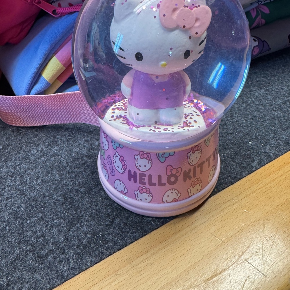Sanrio Hello Kitty Pink Glitter Globe